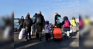 Детальніше про статтю Жителі Петропавлівської громади допомагають вимушеним переселенцям