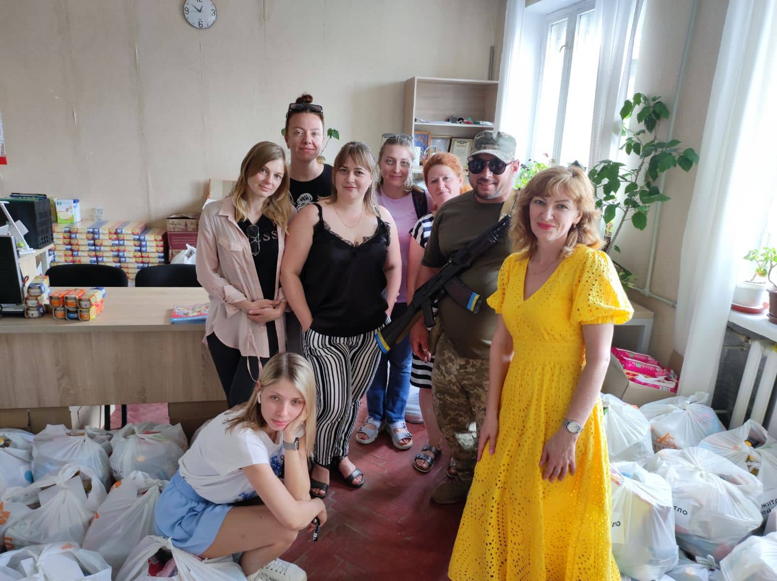 Ви зараз переглядаєте Петропавлівська селищна рада спільно з благодійною організацією відвідали родини вимушено переміщених осіб