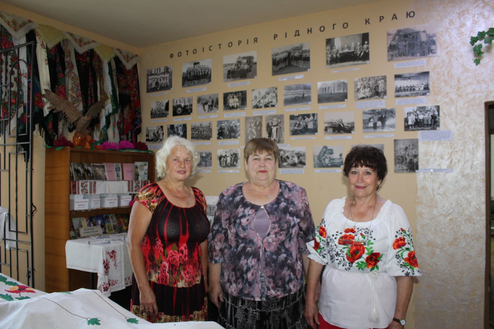 Детальніше про статтю У Дмитрівці відкрили фотовиставку