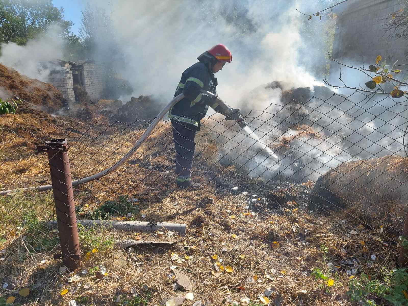 Детальніше про статтю Згоріло 5 тонн сіна цьогорічного врожаю