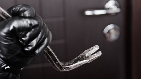 Детальніше про статтю Крадіжка майна з будинку та підробка документа: кримінальна хроніка минулого тижня