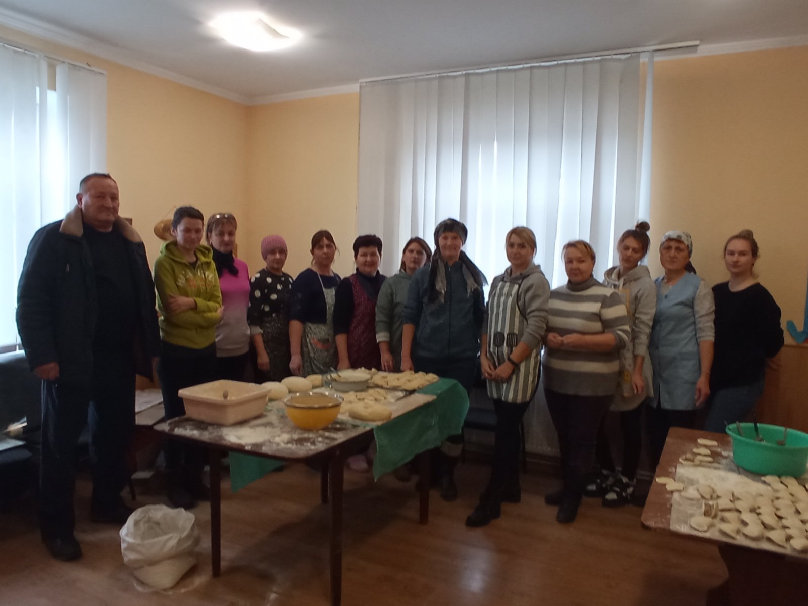 Детальніше про статтю Подякою Петропавлівської селищної ради відзначили учасницю благодійної групи