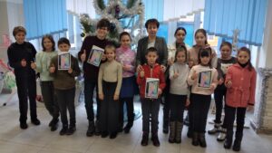 Детальніше про статтю Учні Петропавлівської громади отримали сучасні планшети для онлайн навчання