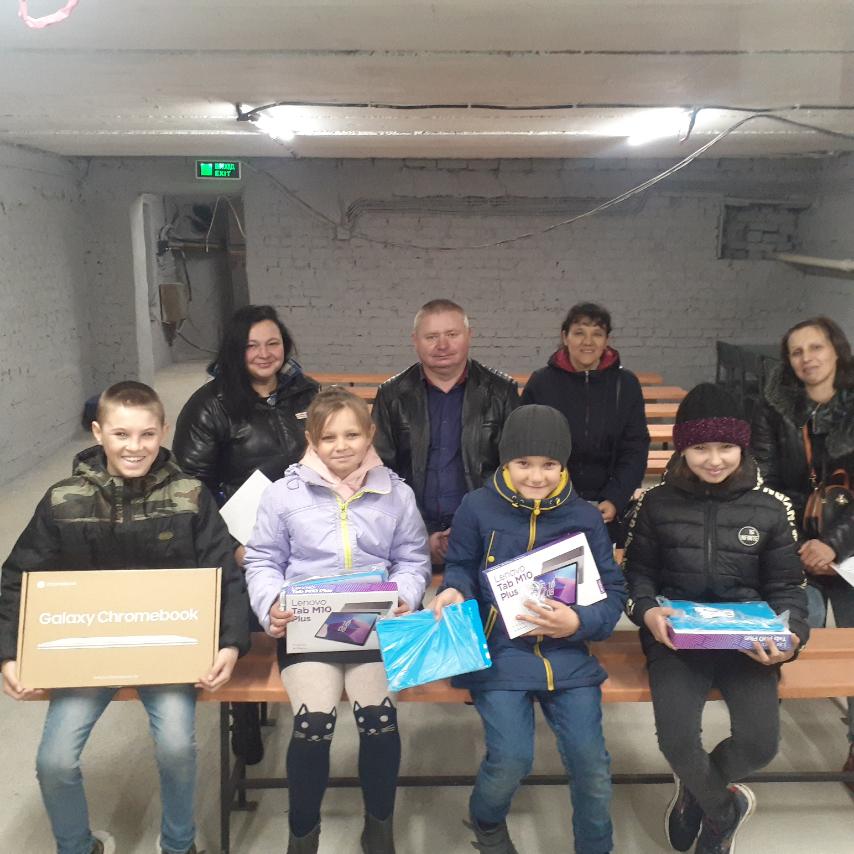Ви зараз переглядаєте Школярі Петропавлівського ліцею №1 отримали планшети і хромбуки
