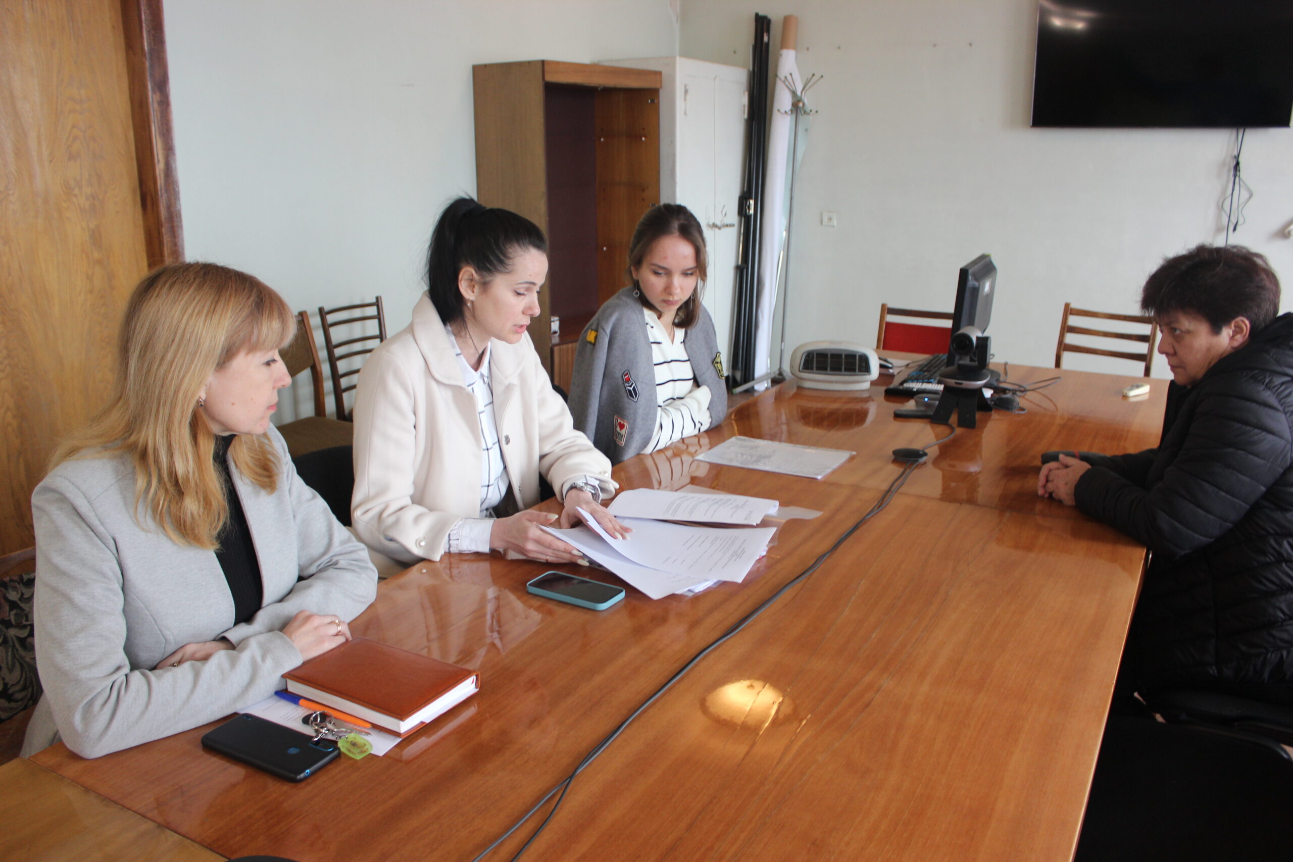 Ви зараз переглядаєте Атестацію педагогів Петропавлівської громади провели в селищній раді