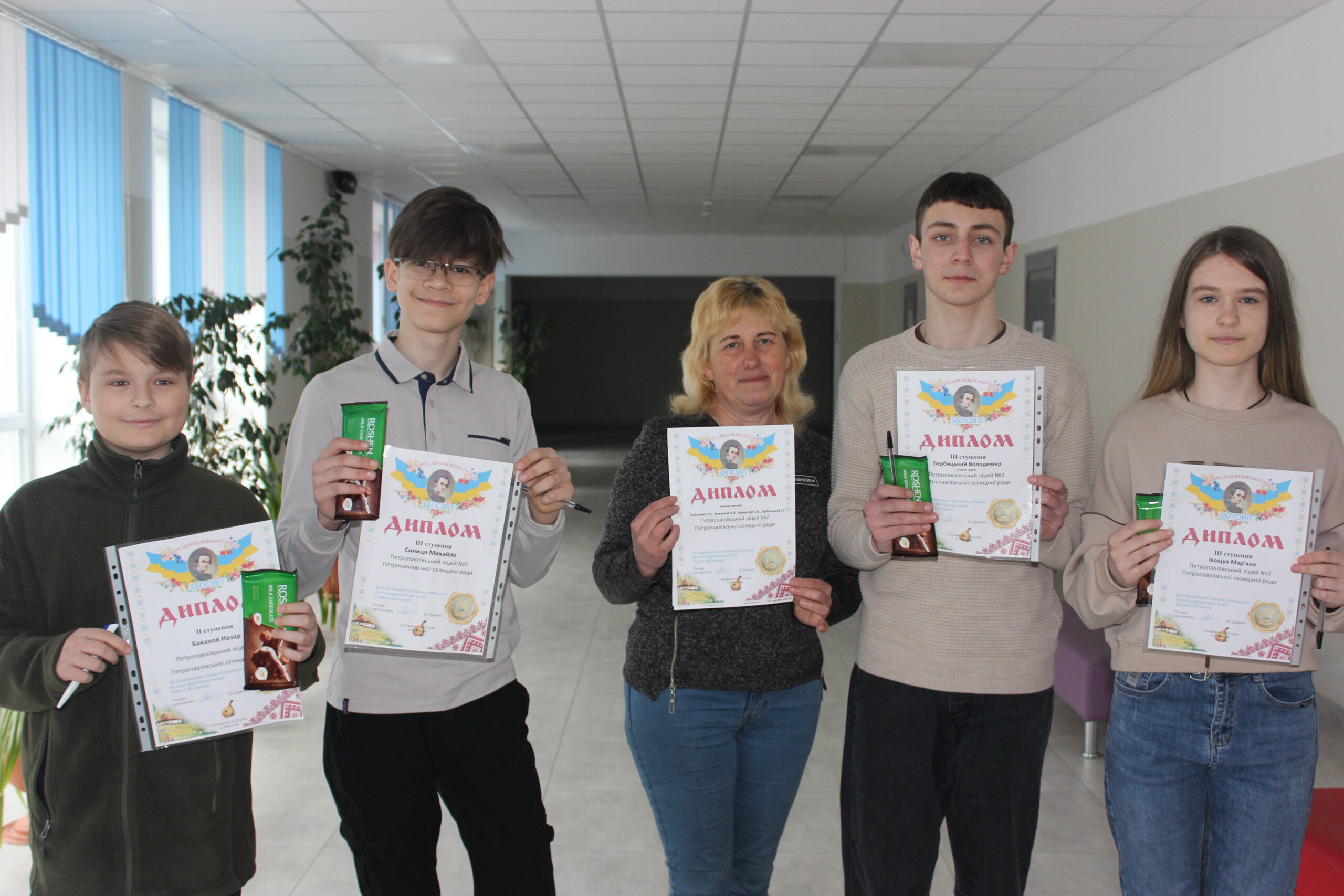 Детальніше про статтю Учні Петропавлівського ліцею №2 стали лауреатами конкурсу читців поезії