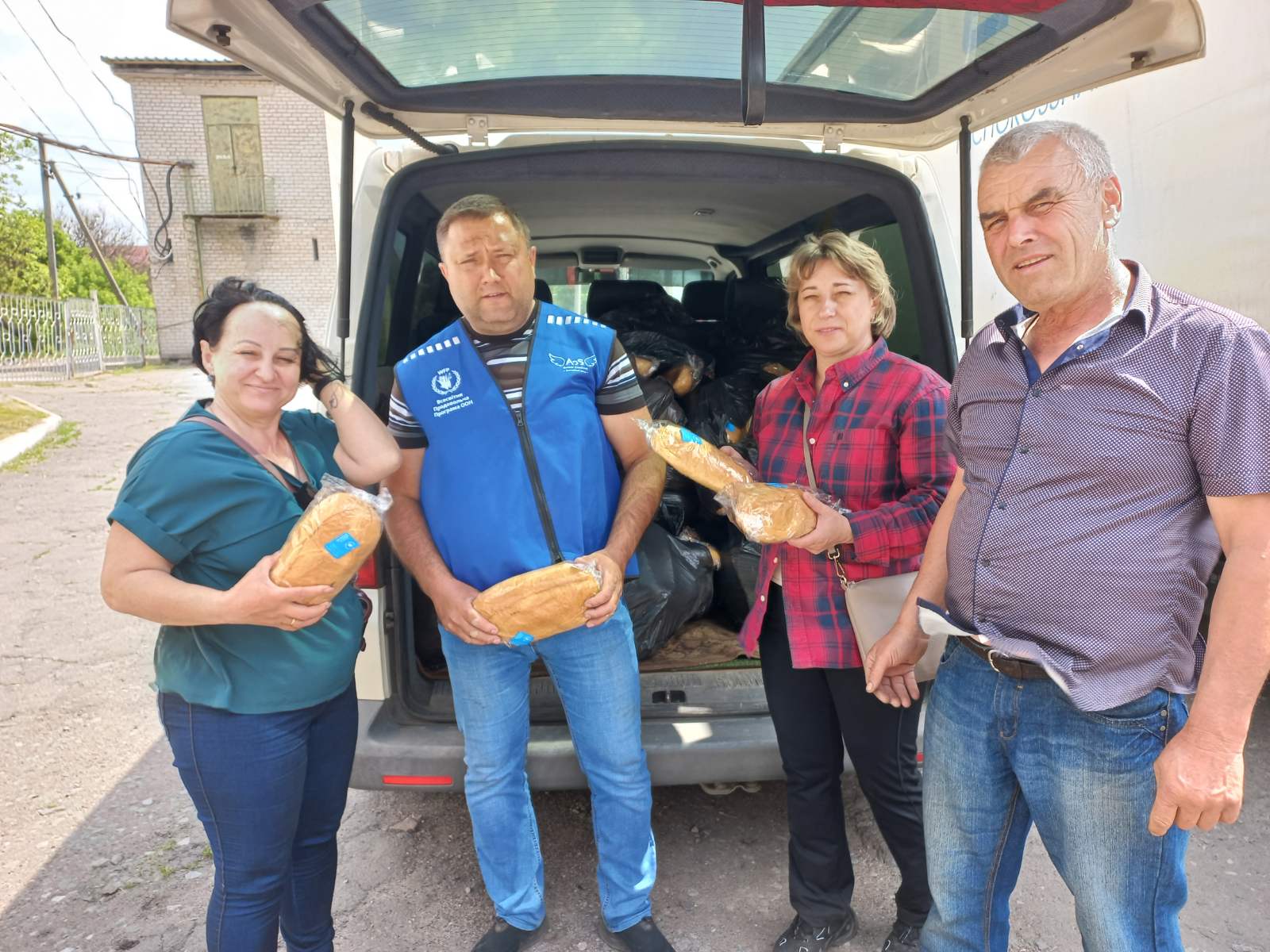 Детальніше про статтю Гуманітарну допомогу жителям громади передав благодійний фонд «Янголи спасіння»