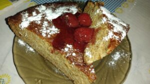 Детальніше про статтю Соковитий пиріг до чаю від Світлани з Петропавлівки: інгредієнти, що є під рукою