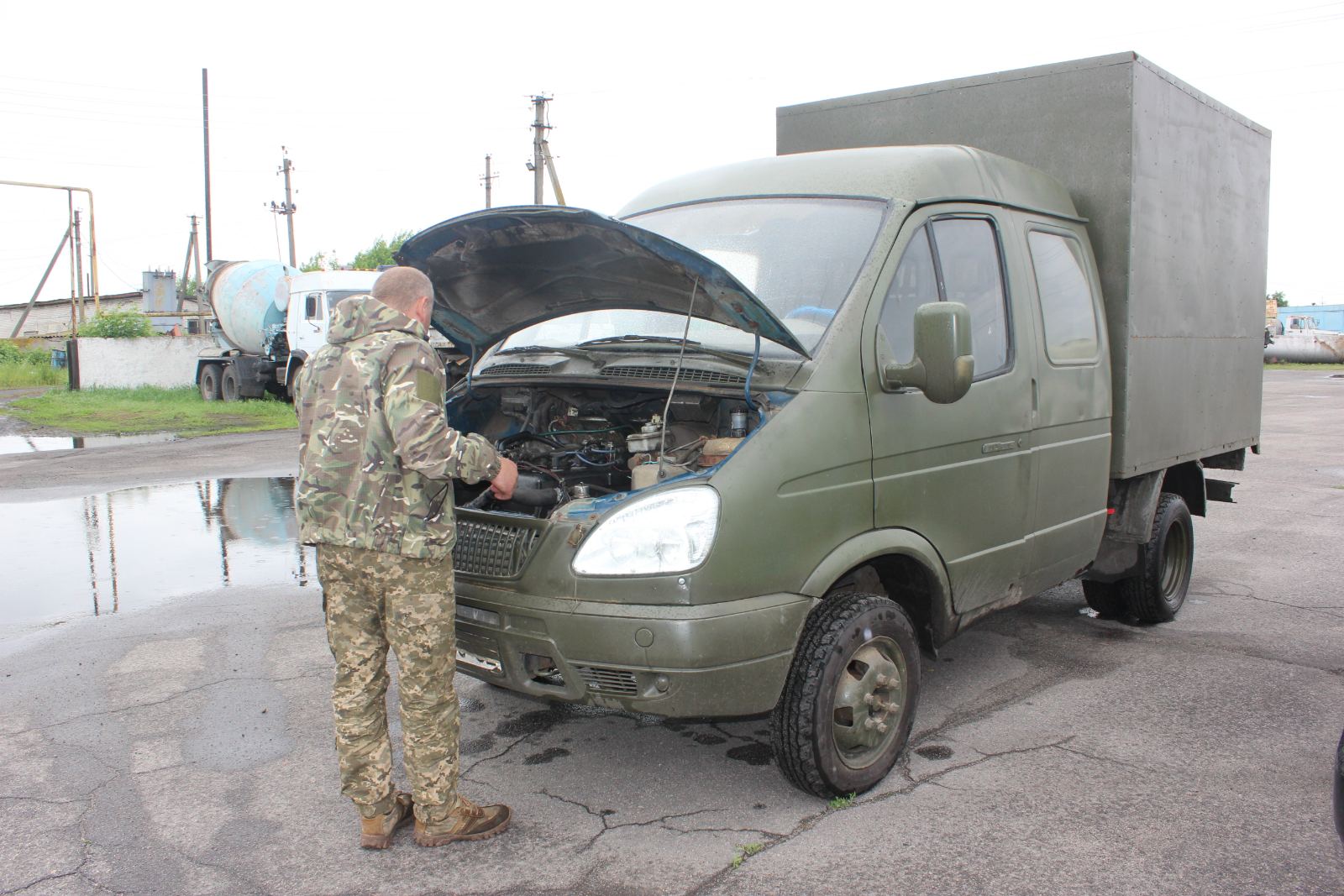 Детальніше про статтю На потреби ЗСУ агрофірма «Нібас» передала власну «газельку»