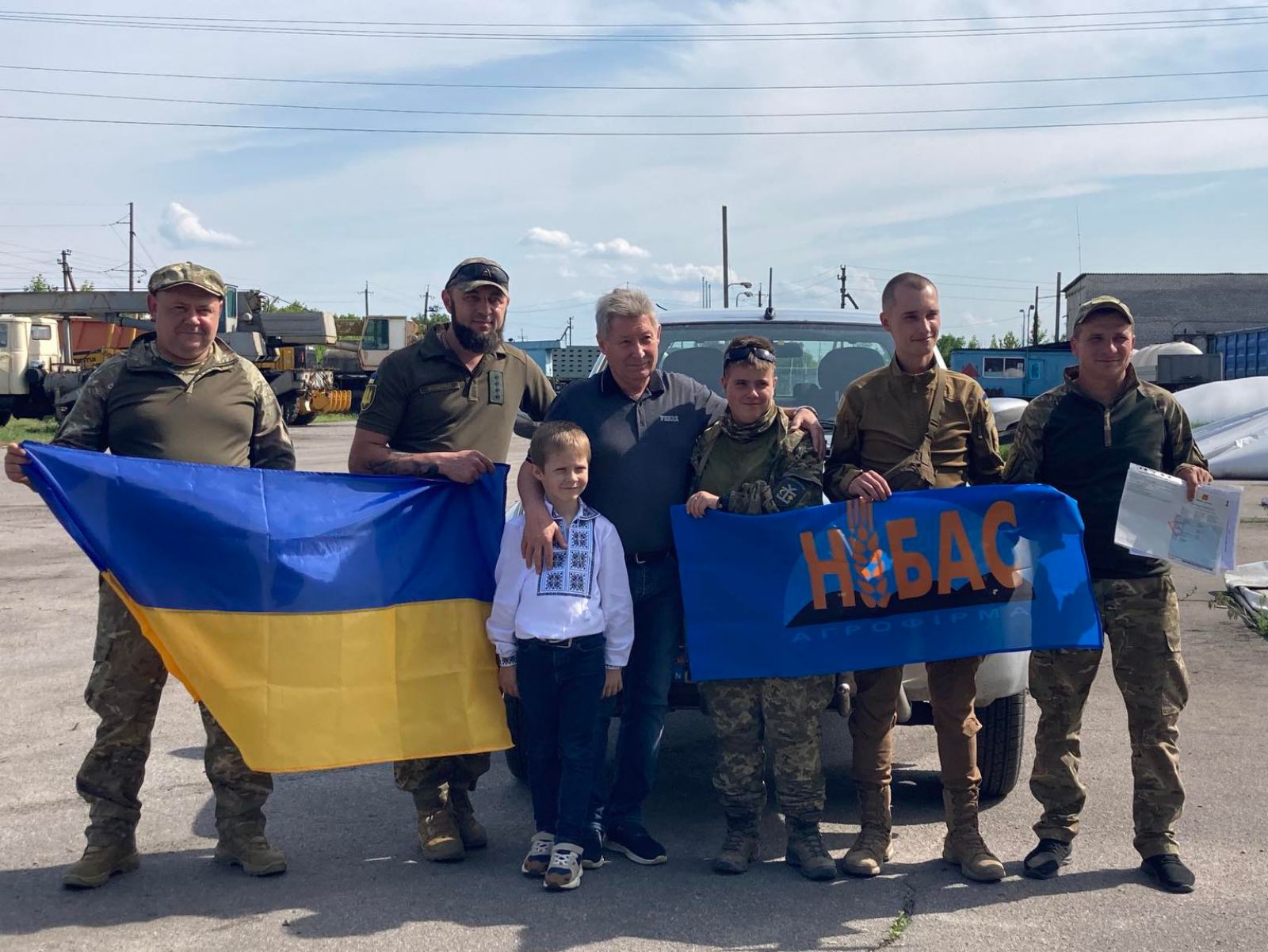 Ви зараз переглядаєте Ще один позашляховик відправили з Петропавлівки на передову