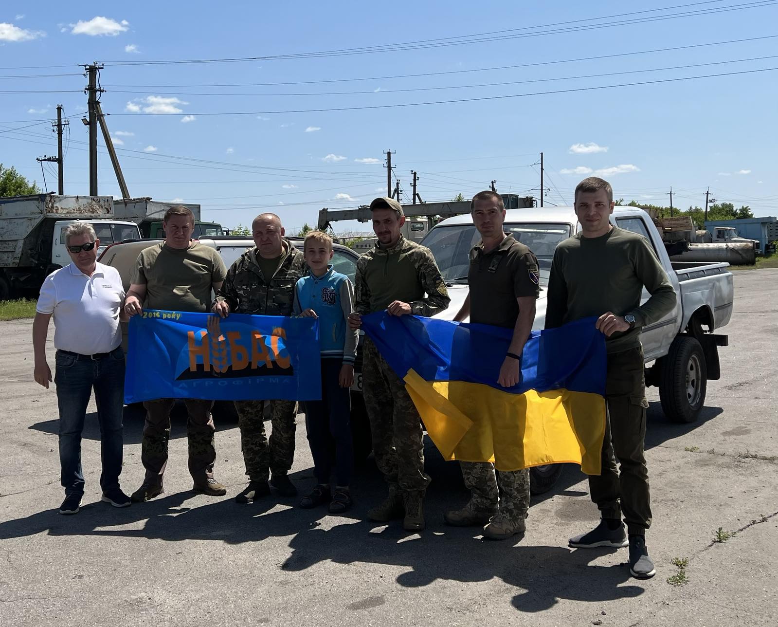 Детальніше про статтю Агрофірма «Нібас» передає нашим бійцям ще один позашляховик