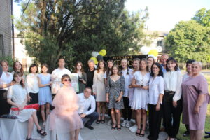 Детальніше про статтю Зірковий випускний: такого свята Петропавлівська школа мистецтв давно не пам’ятає!