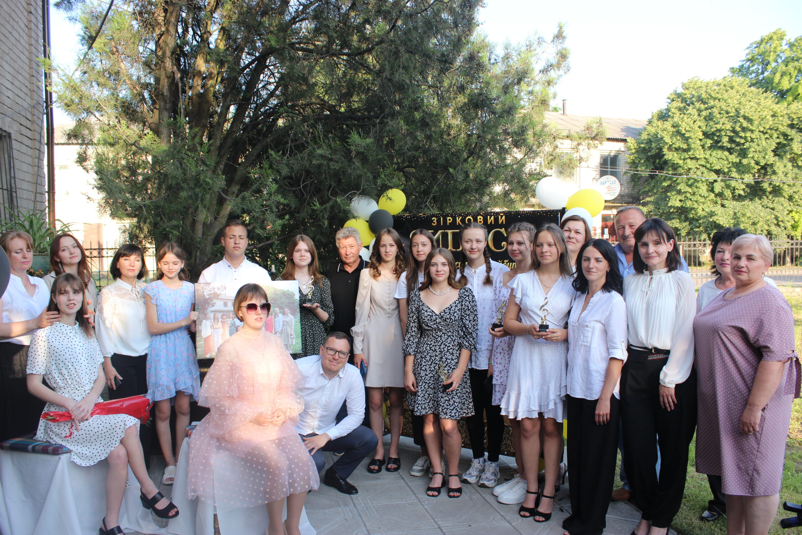 Ви зараз переглядаєте Зірковий випускний: такого свята Петропавлівська школа мистецтв давно не пам’ятає!