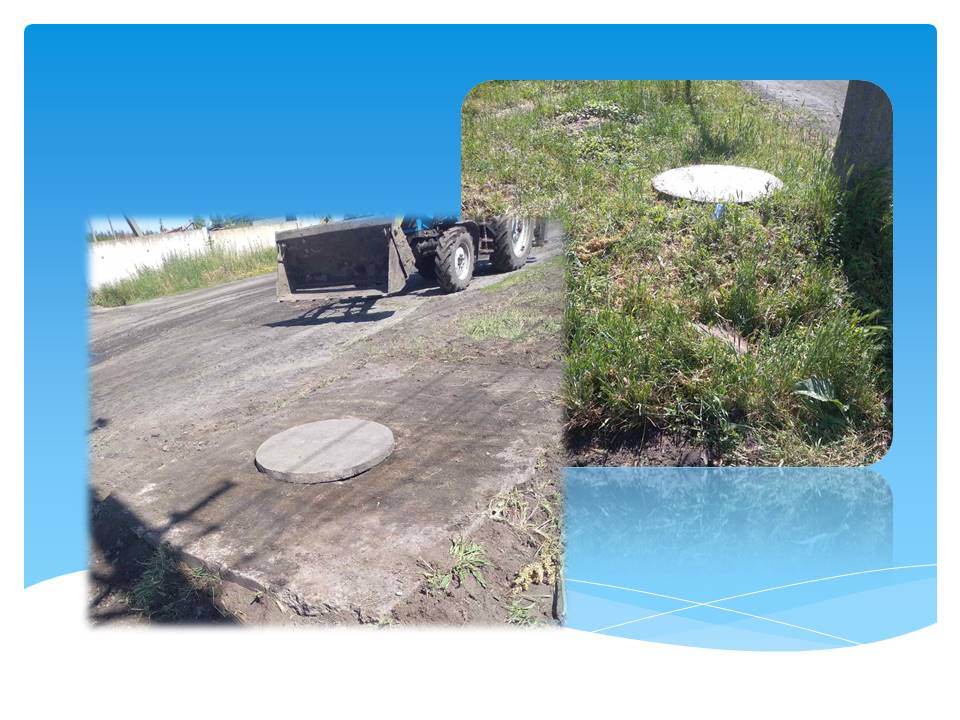 Детальніше про статтю Комунальники Петропавлівки колодязні люки встановлюють, а вони постійно зникають…  