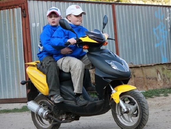 Детальніше про статтю Діти за кермом: хто несе відповідальність