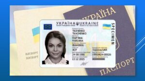 Детальніше про статтю Українцям знову потрібно вклеювати фотографію в паспорт-книжечку або поміняти його на id-картку