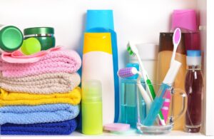 Детальніше про статтю Жінкам зі статусом ВПО благодійний фонд надає засоби гігієни