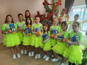 Детальніше про статтю Святий Миколай привітав дітлахів Петропавлівки