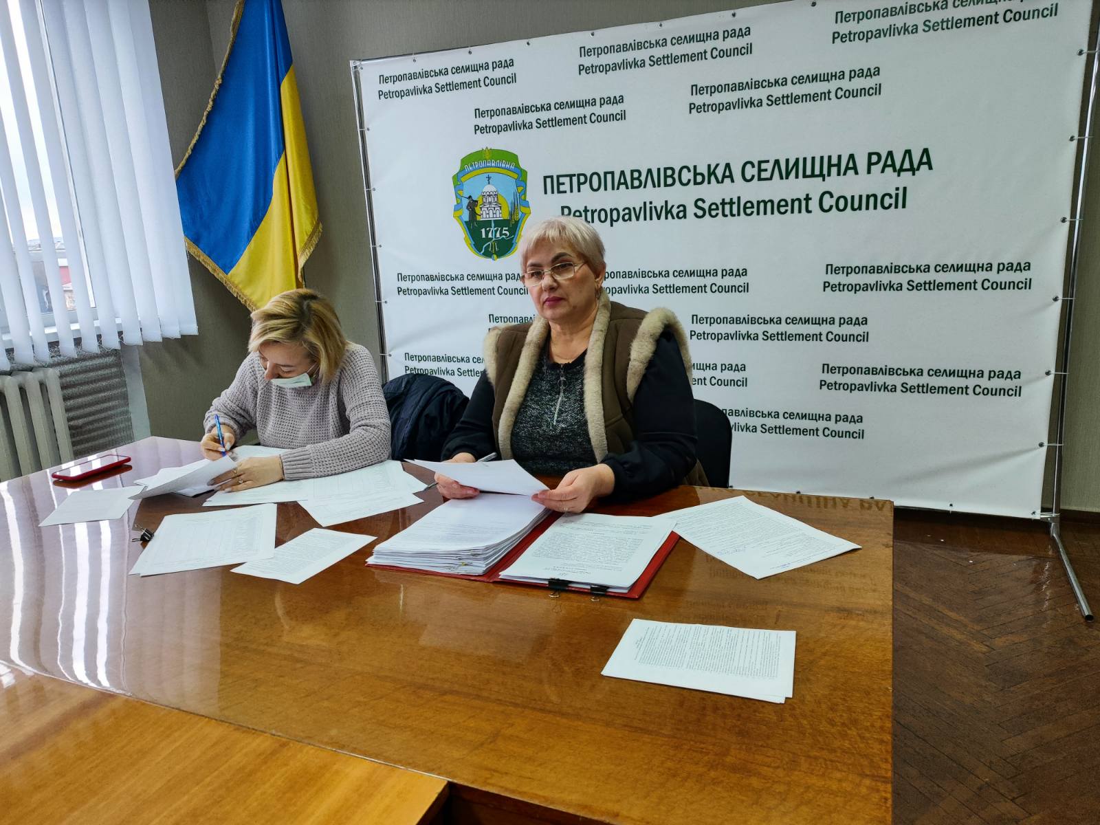 Детальніше про статтю В Петропавлівській селищній раді провели чергову сесію
