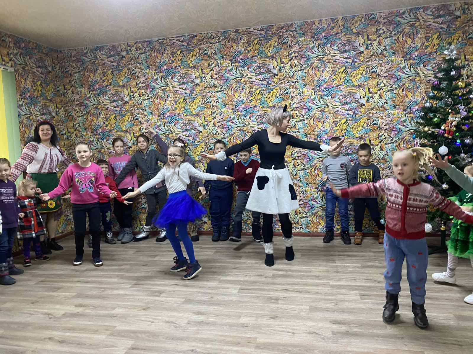 Детальніше про статтю В осередку «Дитяча посмішка» діти зустрілися з казковими персонажами