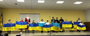 Детальніше про статтю Різдвяне свято з прапорами від захисників