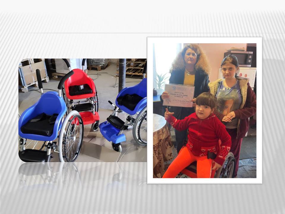 Ви зараз переглядаєте Діти з інвалідністю отримали компактні та надійні візочки