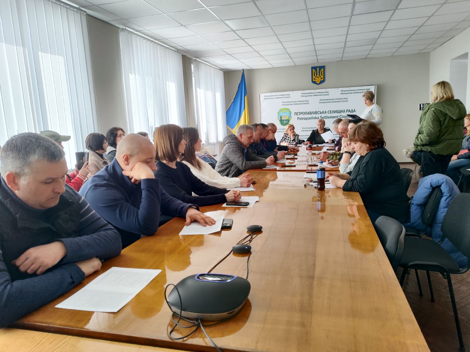 Ви зараз переглядаєте Сесія депутатів Петропавлівської селищної ради: затвердження звітів та зміни до Програм