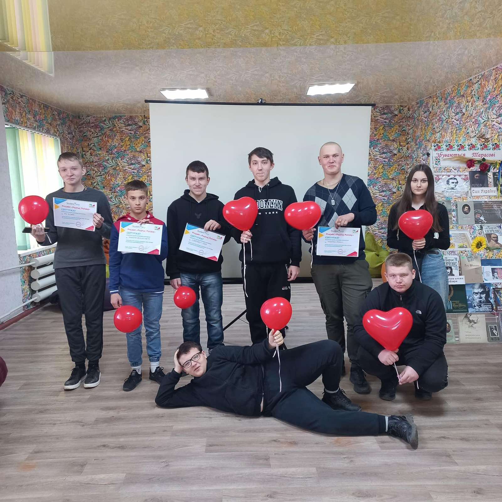 Детальніше про статтю У першому етапі проєкту «Poznaj Polskę» учні Петропавлівського ліцею №1 отримали сертифікати