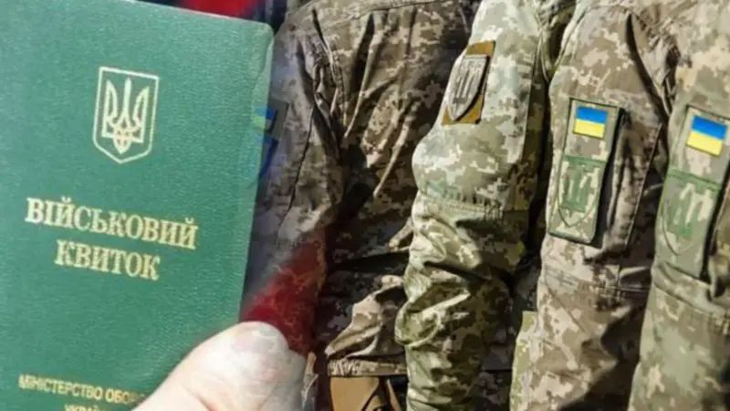 Детальніше про статтю Працівник ТЦК чи поліцейський можуть попросити чоловіка надати військово-обліковий документ