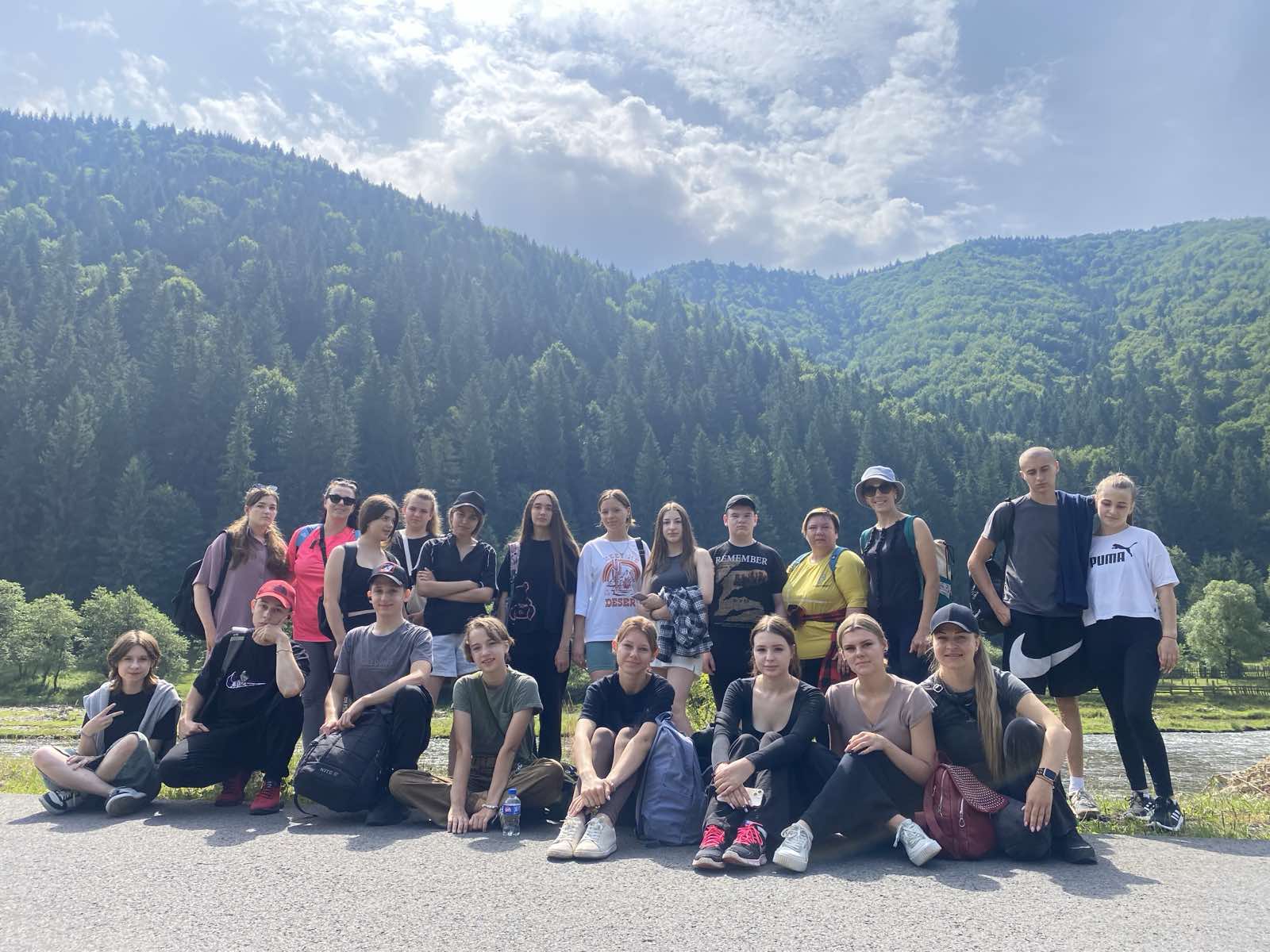 Детальніше про статтю Незабутня подорож в Карпати учнів Петропавлівського ліцею №1