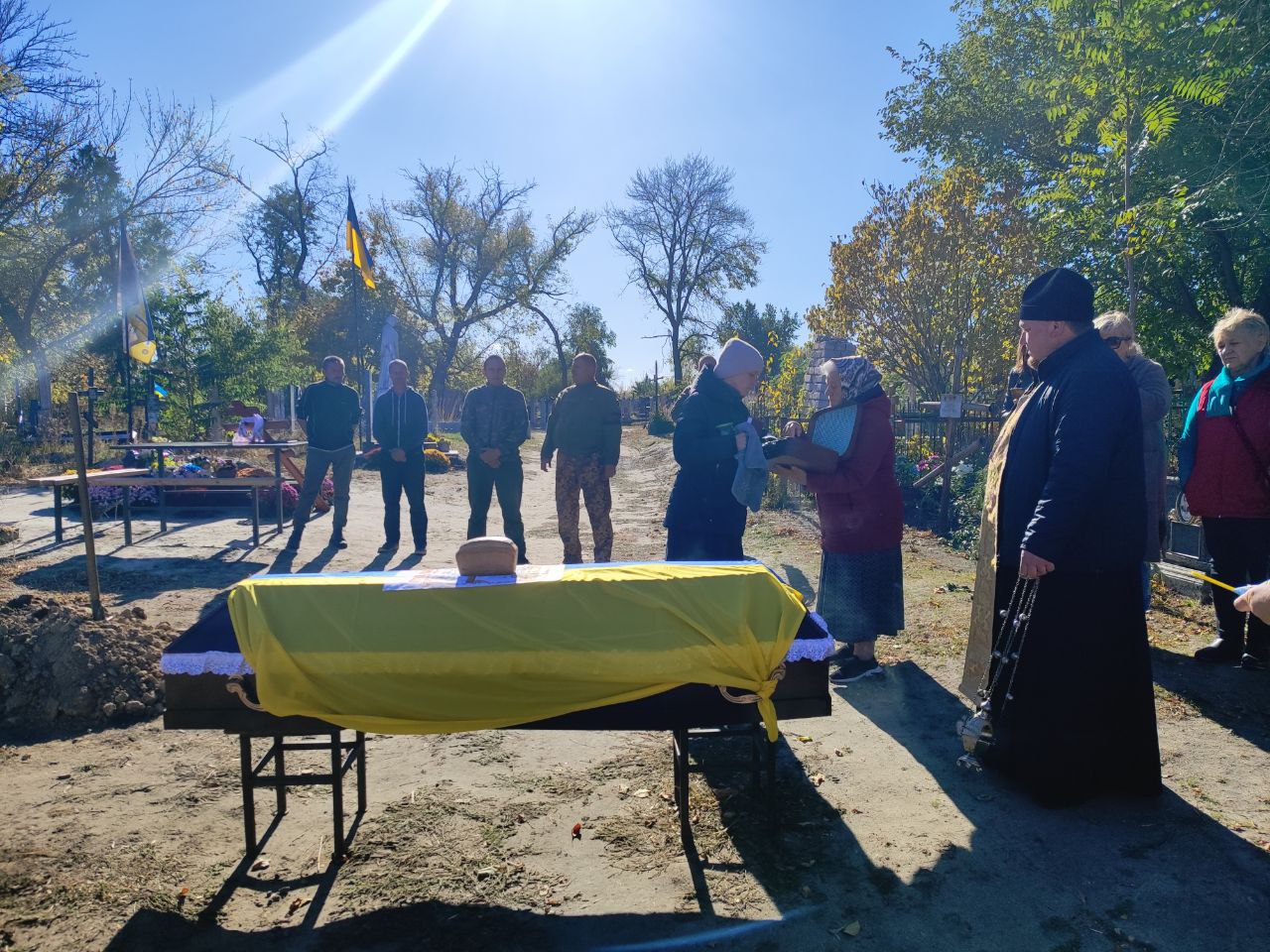 Детальніше про статтю Віддали останню шану на рідній землі