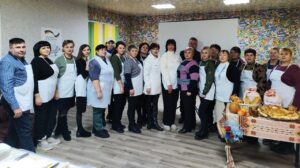 Детальніше про статтю Акція «Ділимося хлібом» : волонтери Петропавлівщини святкували в робочому режимі