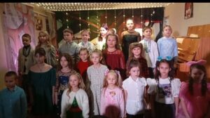 Детальніше про статтю Юні музиканти виступили перед своїми батьками