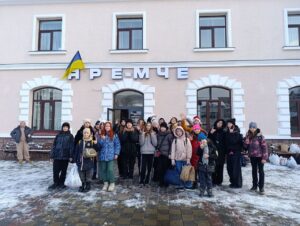 Детальніше про статтю Діти з Петропавлівської громади на зимових канікулах у Яремче: незабутня подорож та святкові враження