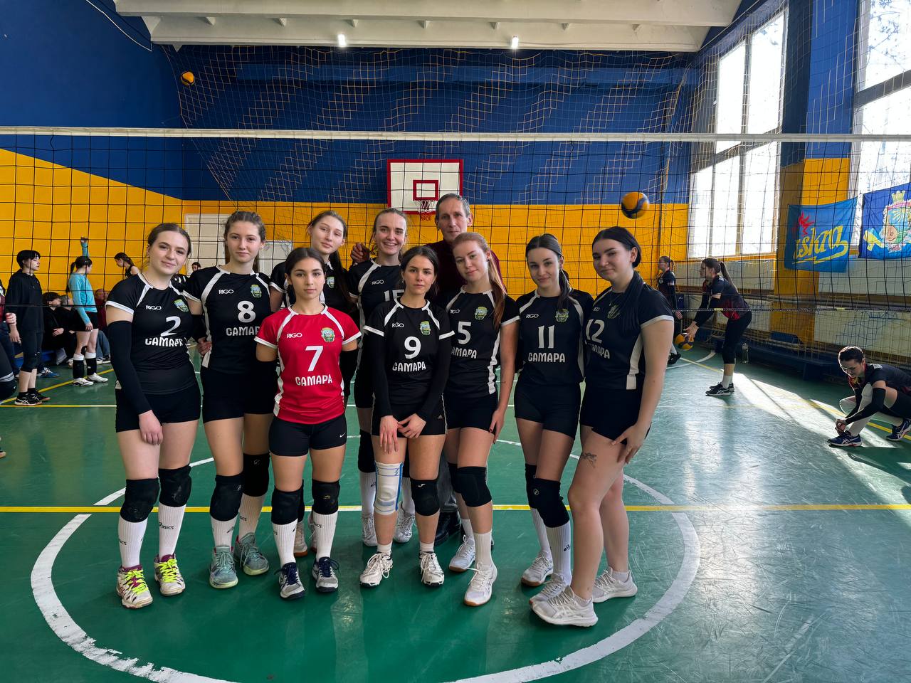 Ви зараз переглядаєте Наші волейболістки перемагають і готуються до нових перемог